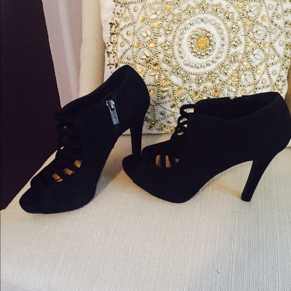 ❗️ REDUCED ❗️ Women's Suede Zipper Heels